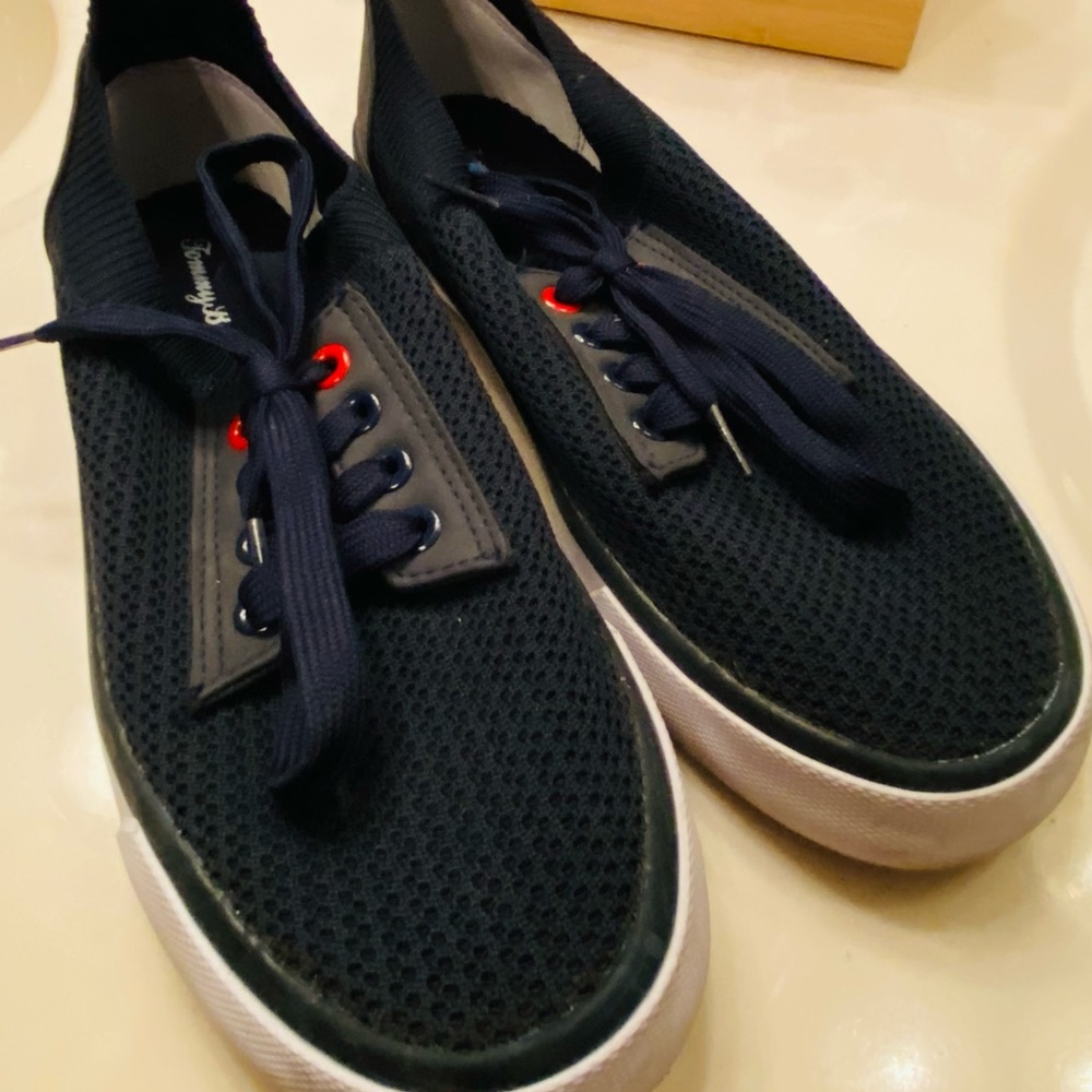 Size 7 Tommy Bahama boat type shoes. Bought 7.22 from tj Maxx Hershey PA.